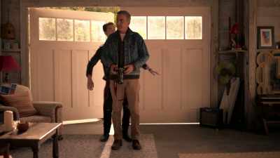 [Reggie exhales, groans] - Julie and the Phantoms