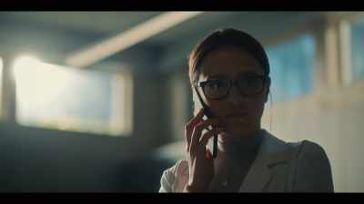- Reggie Lindt? What about him?
- He's dead, Sydney. - The Imperfects