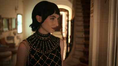 - Regina, it's 2 A.M.
- And? - Irma Vep