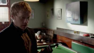 - Relax, boys.
- Come on then. - Snatch