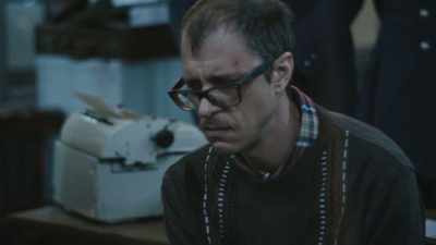 Remains unrecognized in the theater, - Comrade Detective