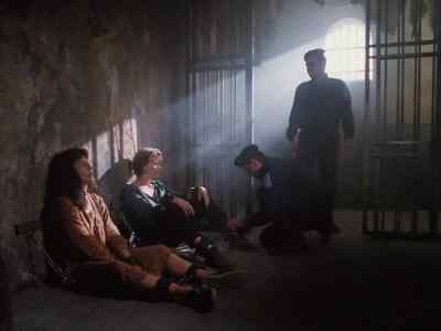 Remember what I told you.
- Sure. - Prison Heat