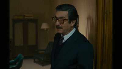 - Remember, you work for me.
- No, sir, I'm permanent staff. - Argentina, 1985