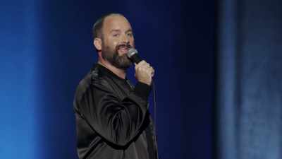"Remorca tractorului, a... a căzut." - Tom Segura: Disgraceful
