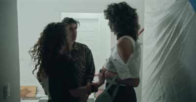 - Renata, can you come here a second?
- This is Claudia, the interior designer. - Rotting in the Sun