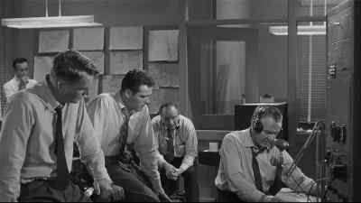 Repeating: 714, this is Vancouver. - Zero Hour!