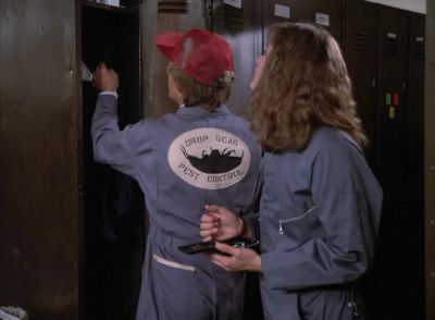 -Replace the button on the
collar with one from the kit. - The A-Team