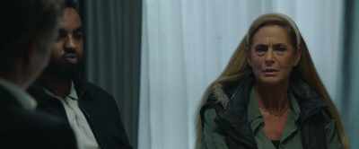 - [Reporter] A drive-through
coronavirus test site - This England