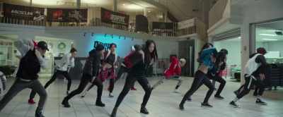 [reporter] Recently,
 a dance troop named Sky Crew - Step Up: Year of the Dance