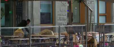 - [Reporter] Today, Italians are adjusting - This England