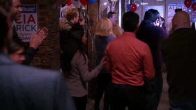(reporters chattering) - The Good Wife