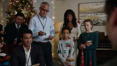 (reporters chuckling) - Magic in Mistletoe
