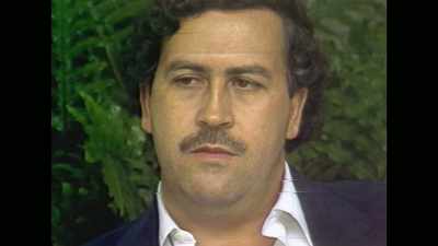 (REPORTERS CLAMORING IN SPANISH) - The Invisible Pilot
