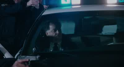 Reports are, they're inside the bank and they got hostages. - Paul Blart: Mall Cop
