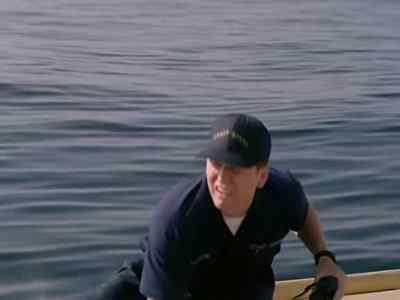 Rescue 45, come in.
Is that you, Javi? - The Pretender