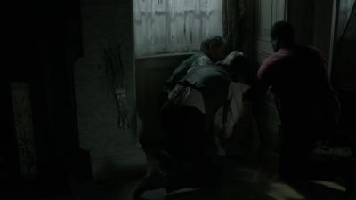 - Restrain her or she'll kill herself. - Don't let me hurt you! Please, quickly! - Penny Dreadful