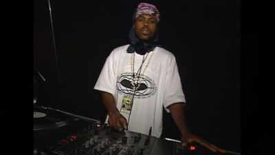 ♪ "Reunited" playing ♪ - Wu-Tang Clan: Of Mics and Men