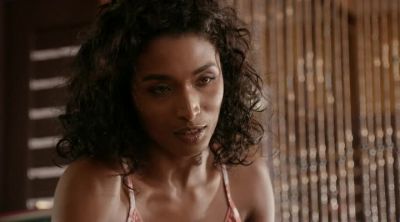 ..revealing the prints. - Death in Paradise