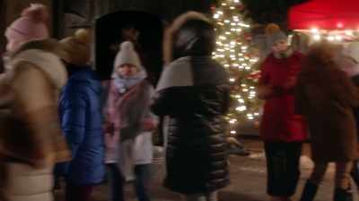 (rhythmic holiday music) - My Favorite Christmas Melody