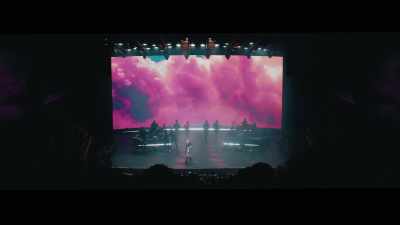 [rhythmic intro starts] - Taylor Swift City of Lover Concert
