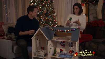 Ribbons, pipe cleaners,
old coffee stirrers... - Holiday Hearts