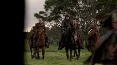 RICHARD:
Dad, that's him. - Legend of the Seeker