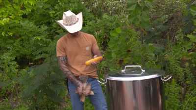 [richard] how many times have
you done this before, dustin? - Moonshiners: Master Distiller