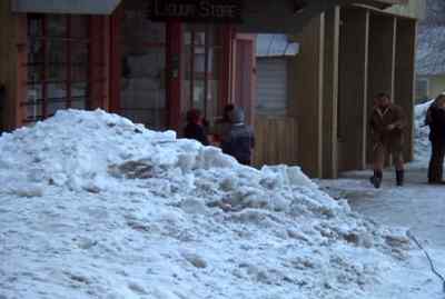 - Richard.
- Oh, see ya. - Snowball Express
