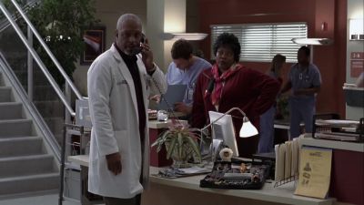 (Richard) WHAT THE HELL
IS HAPPENING DOWN THERE? - Grey's Anatomy