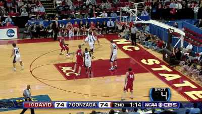 Richards on the baseline. Kicks it corner. - Stephen Curry: Underrated