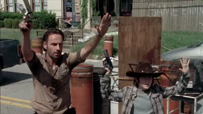 Wait. She'll get caught. - The Walking Dead