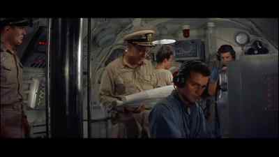 - Rig in sound heads.
- Aye, aye, sir. - Up Periscope