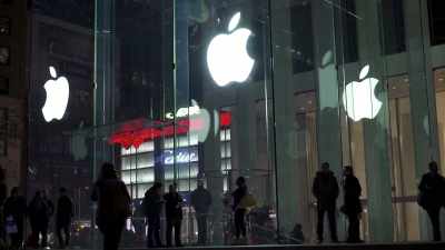 Right around
the same time as Microsoft, - Tech Billionaires: Bill Gates