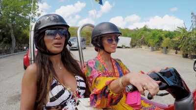 - Right--bottom left.
[horn beeps] - The Real Housewives Ultimate Girls Trip