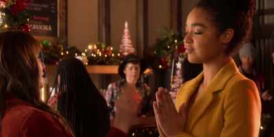 Right.
(clears throat) - Ghosting: The Spirit of Christmas