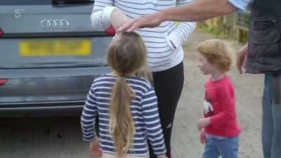 Right, come on, littlest and
work up. Say bye-bye, come on. - Our Yorkshire Farm