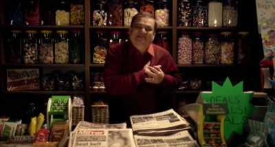Right, everyone, Rubik's
Cubes down! Eyes up, looking! - Grandpa's Great Escape