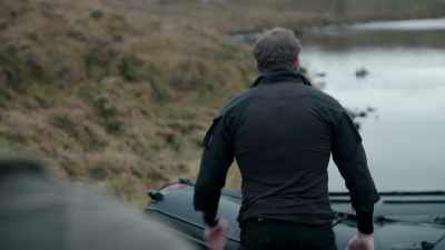 Right, get your fleeces on for
a minute while you're watching. - Celebrity SAS: Who Dares Wins
