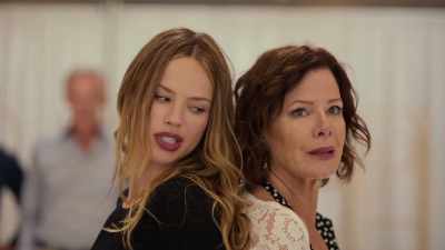 -Right hand green.
-[laughter] - Daughter of the Bride
