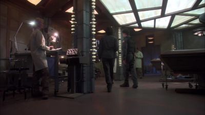 Right, hang in there. - Stargate Atlantis