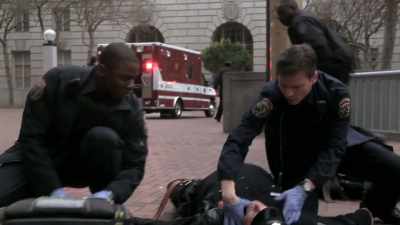 Right here, buddy, hey. Ray?
All right. He's unresponsive.
Yeah. - Trauma