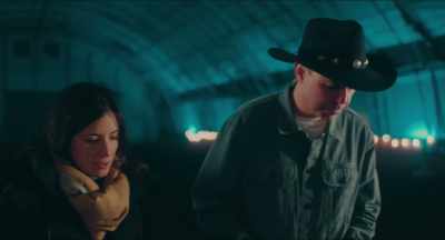 - Right here [in Spanish]. - Christmas Cowboy