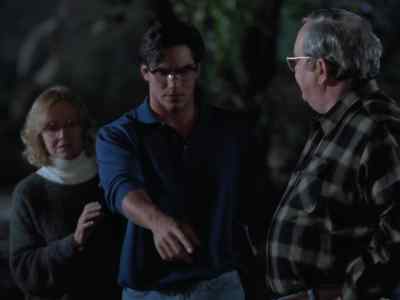 - Right here?
- Right there. - Lois & Clark: The New Adventures of Superman