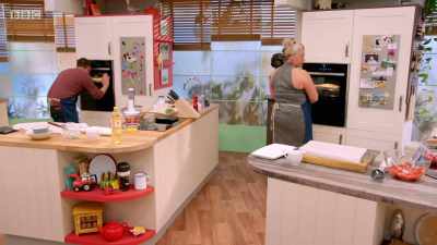 Right... I need to get it out. OK. - Britain's Best Home Cook
