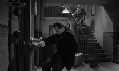 Right, I'll do that.
Shut the safe door. - Cash on Demand