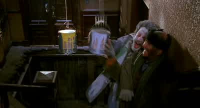 Right in the schnoz. - Home Alone 2: Lost in New York