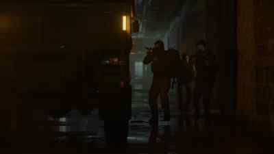 - Right, it's left.
Left here. - Strike Back