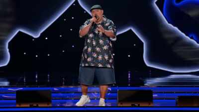 Right? "Ladies and gentlemen,
we'd just like to ask - Gabriel Iglesias: Stadium Fluffy