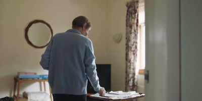 Right, let's see
what's in the fridge. - Elizabeth Is Missing