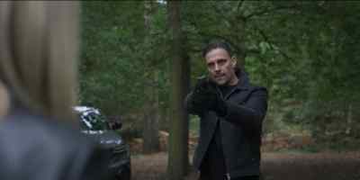 Right, nice and easy, get it out, - Protection